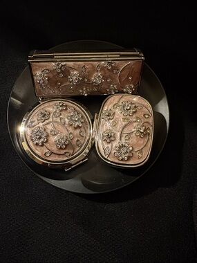 Decorative Floral Compact Set in Soft Pink Enamel